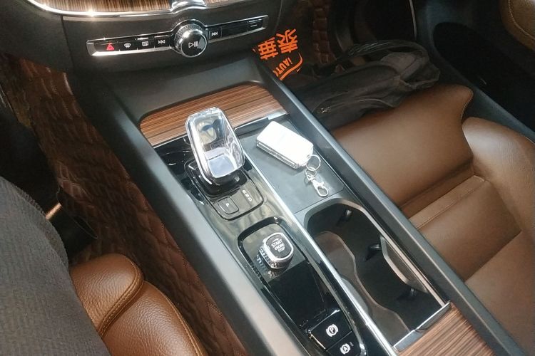 沃尔沃XC60新能源 2022款 T8 插电混动 四驱智远豪华版中控内饰18