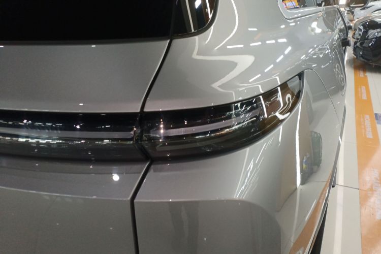 理想汽车 理想L9 2024款 Ultra车身外观9