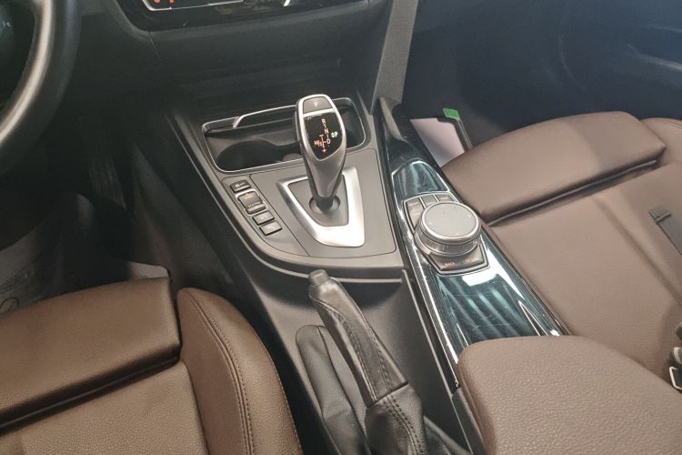 宝马3系 2019款 320Li M运动套装中控内饰18