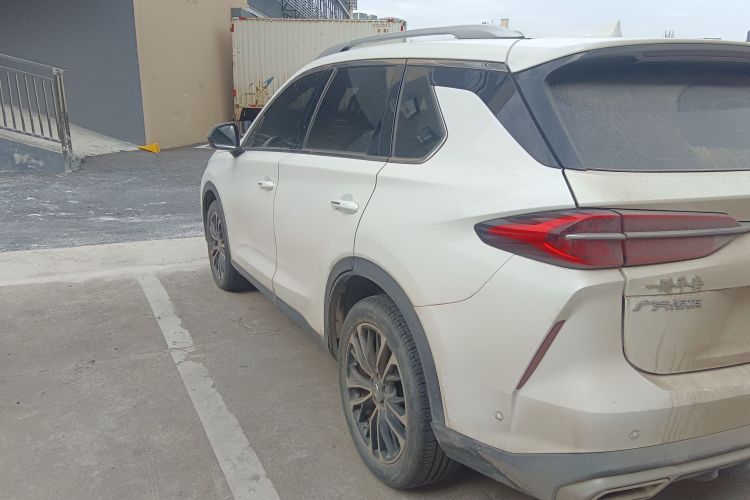 广汽传祺 传祺GS4 PLUS 2023款 390T 自动星云版车身外观4