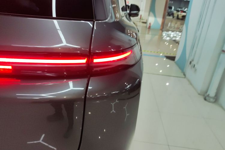 理想汽车 理想L8 2023款 Pro车身外观9