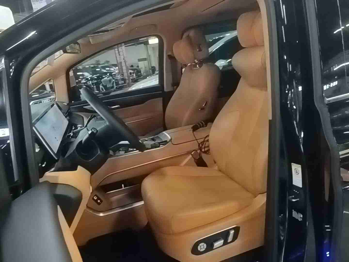 车辆左侧前座椅实拍
