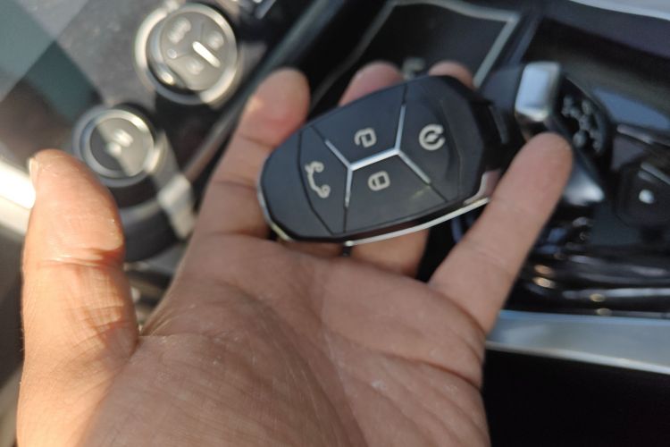 领克01 2017款 2.0T 两驱型Pro版中控内饰11