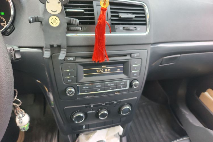 斯柯达 Yeti 2017款 TSI280 DSG前行版中控内饰16