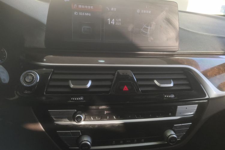 宝马5系 2018款 525Li 豪华套装中控内饰16