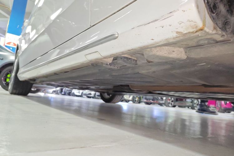 奔驰C级 2021款 C 260 L 运动版机舱底盘29