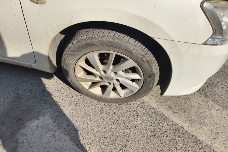 日产 轩逸 2014款 1.6XV CVT尊享版车身外观6007