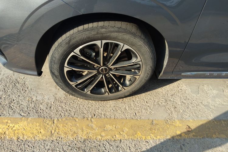 荣威iMAX8 2022款 400TGI 旗舰版车身外观6007