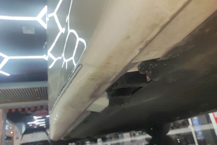 奔驰C级 2023款 C 200 L 运动版局部细节9002