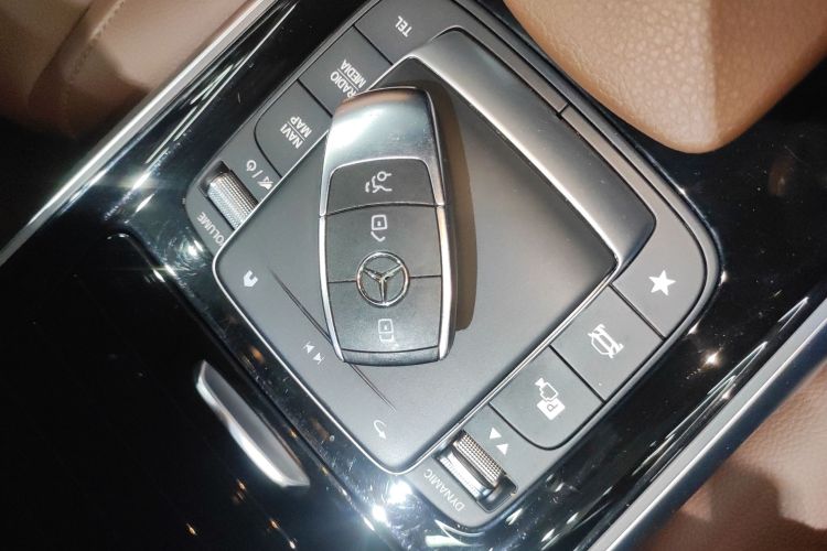 奔驰GLB 2022款 GLB 220 4MATIC中控内饰7001