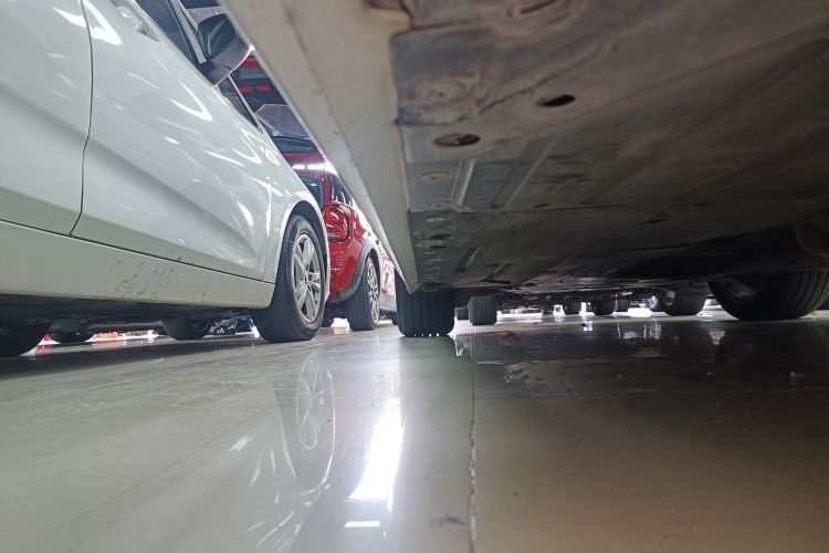 宝马3系GT 2013款 328i 风尚设计套装局部细节9002