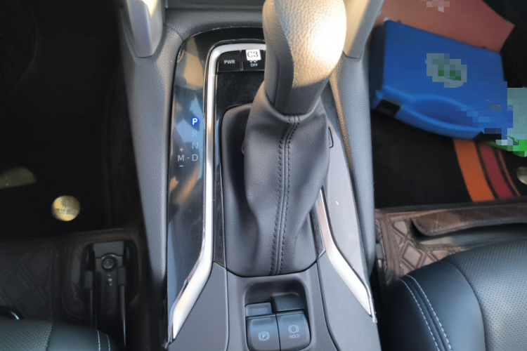 丰田 卡罗拉锐放 2023款 2.0L 精英版局部细节18