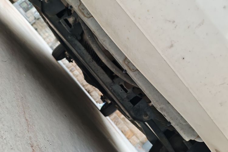 五菱汽车 五菱宏光 2019款 1.5L S标准型国VI LAR局部细节9008