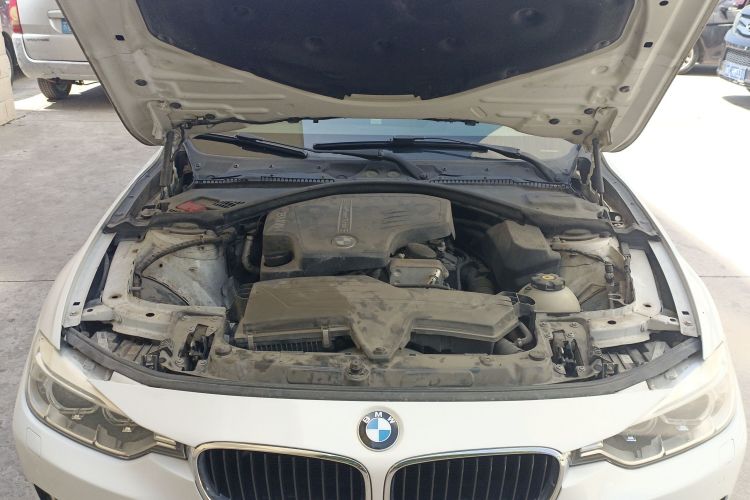 宝马3系 2014款 320Li 时尚型机舱底盘24