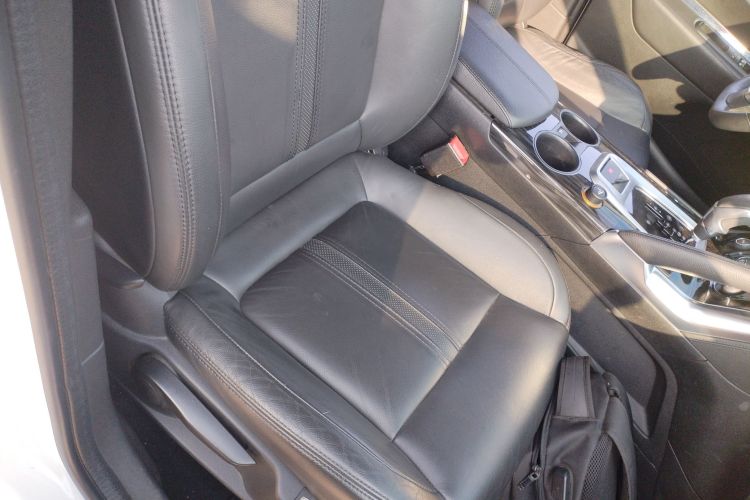 标致3008 2013款 2.0L 自动潮流版局部细节41