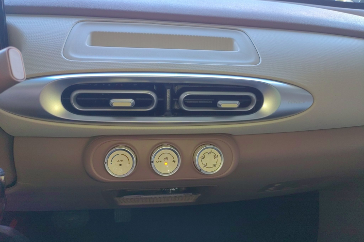 五菱汽车 宏光MINIEV 2025款 四门版 进阶款中控内饰16