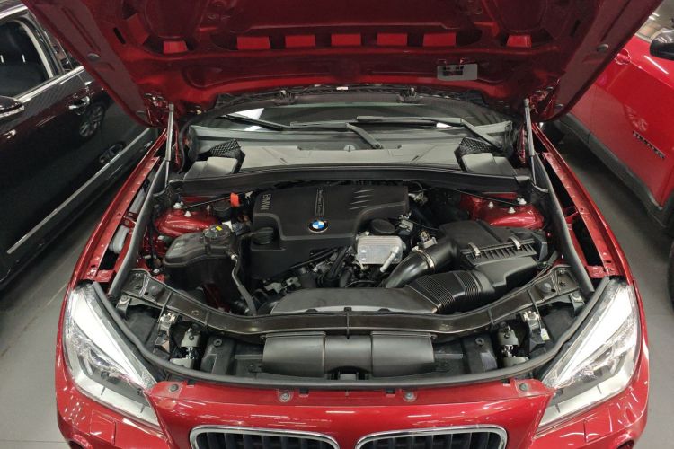 宝马X1 2014款 sDrive18i 领先型机舱底盘24