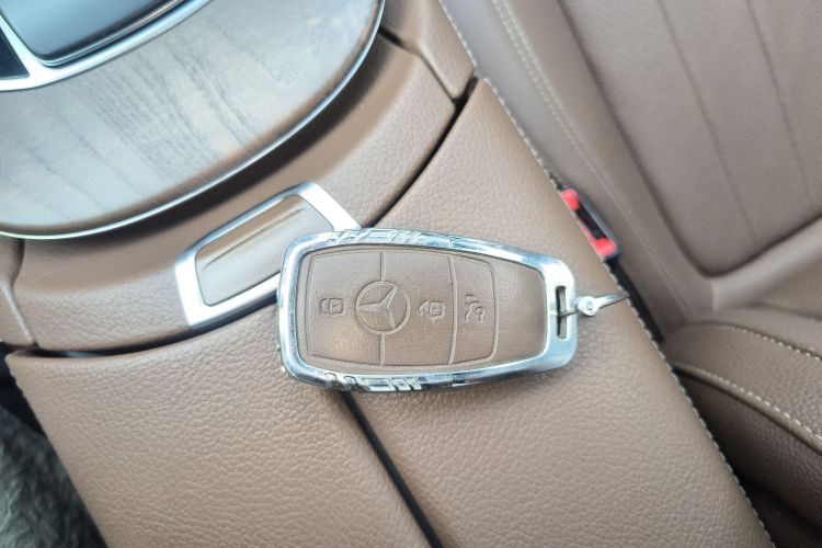 奔驰E级 2019款 E 260 L中控内饰7001