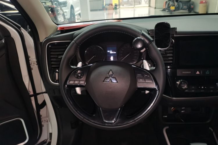 三菱 欧蓝德 2020款 2.4L 四驱致享版 5座中控内饰13