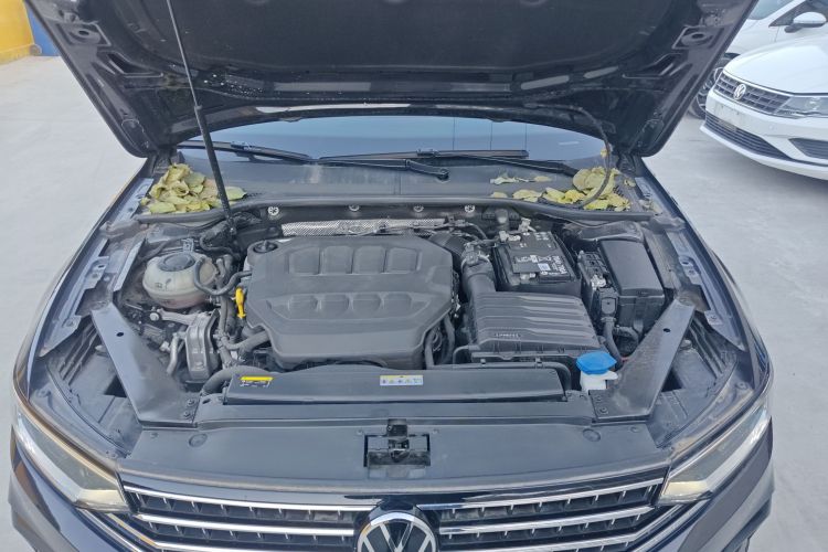 大众 迈腾 2023款 200万辆纪念版 330TSI DSG领先型机舱底盘24