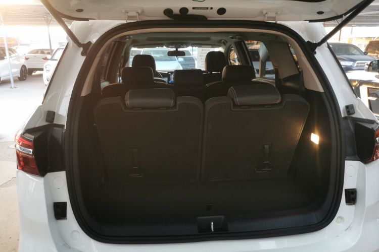 比亚迪 宋MAX 2021款 升级版 1.5T 自动豪华型 7座机舱底盘23