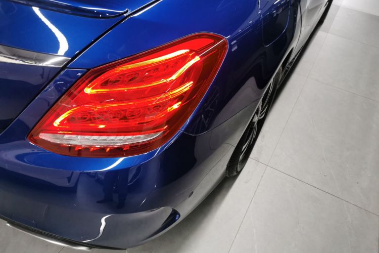 奔驰C级 2018款 C 200 运动版车身外观9