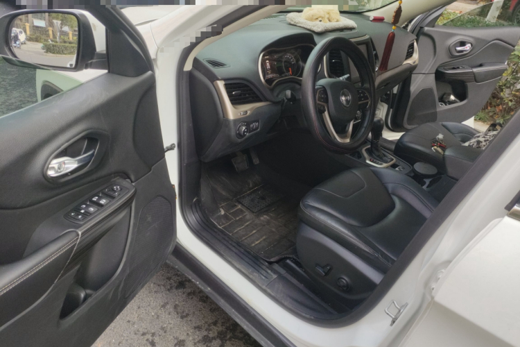 Jeep 自由光 2017款 2.0L 优越版中控内饰7003