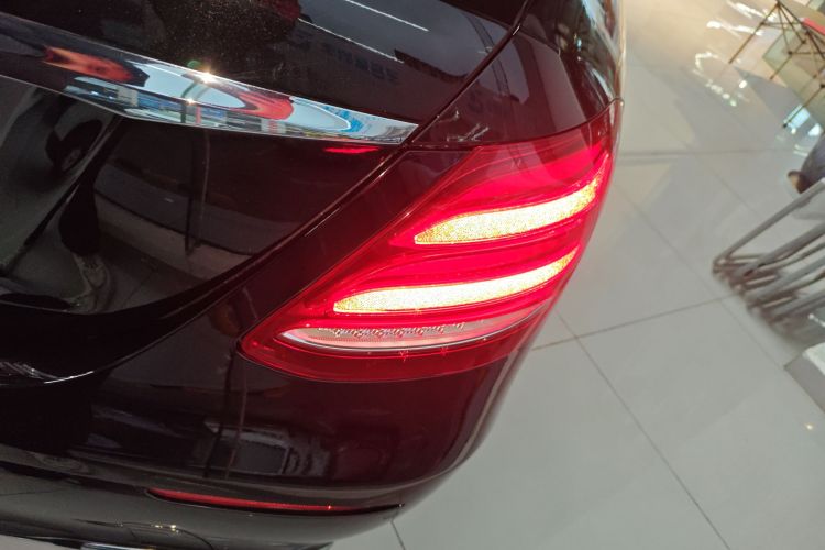 奔驰E级 2019款 E 260 L车身外观6006
