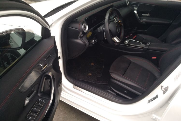 奔驰A级 2024款 改款 A 200 L 时尚型中控内饰7003