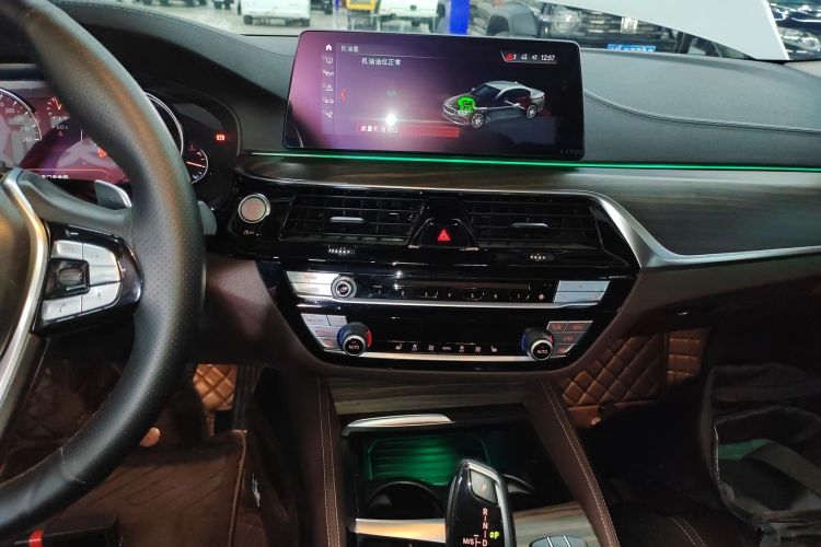 宝马5系 2018款 改款 530Li 领先型 豪华套装中控内饰16