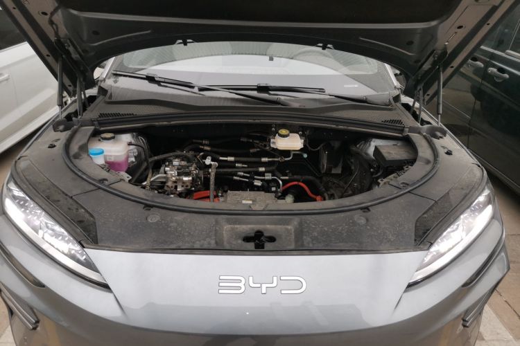 比亚迪 宋PLUS新能源 2025款 EV 智驾版 520km 尊贵型机舱底盘24