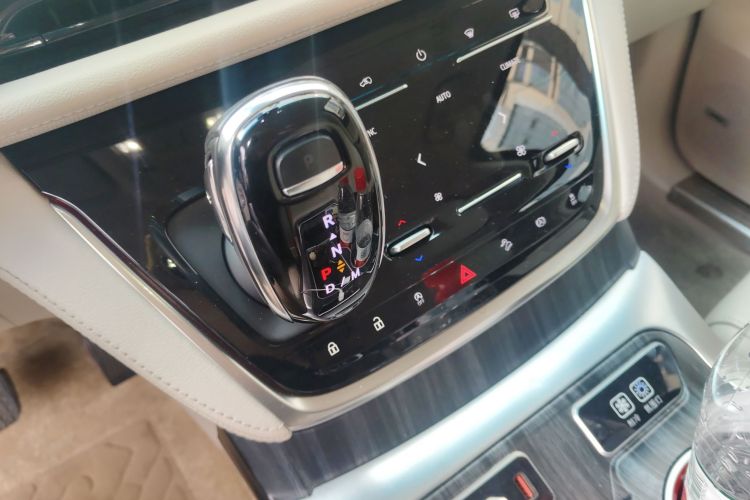 别克GL8 2021款 Avenir艾维亚 七座亲礼版中控内饰18