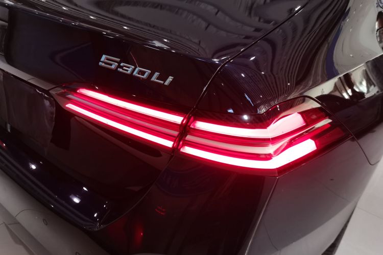 宝马5系 2025款 530Li 领先型 M运动套装车身外观6006