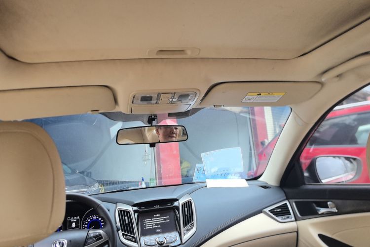 长安 逸动 2016款 1.6L 手动风尚型中控内饰22