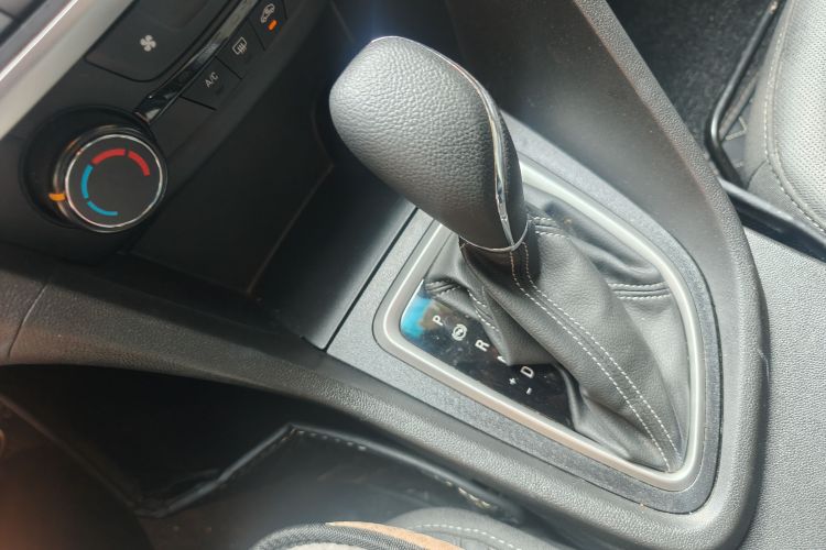 别克 英朗 2021款 改款 典范 1.5L 自动精英型中控内饰18