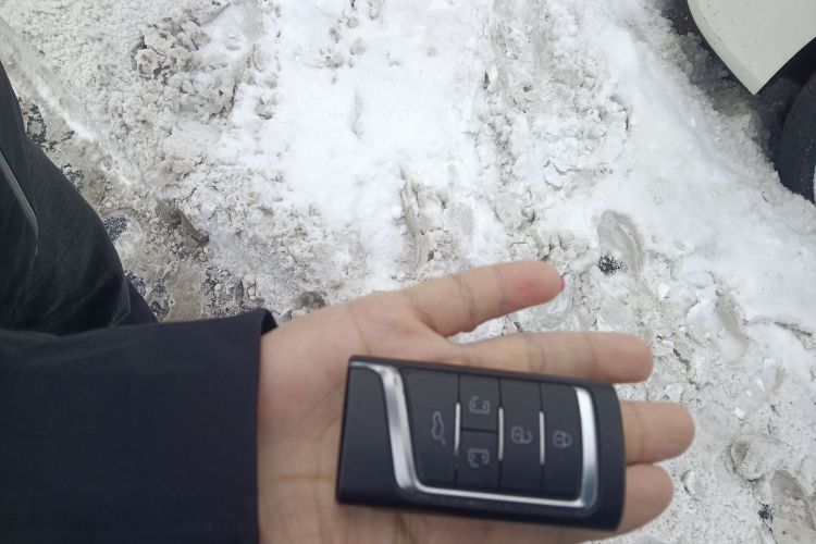 广汽传祺 传祺M8 2018款 320T 尊贵版中控内饰11