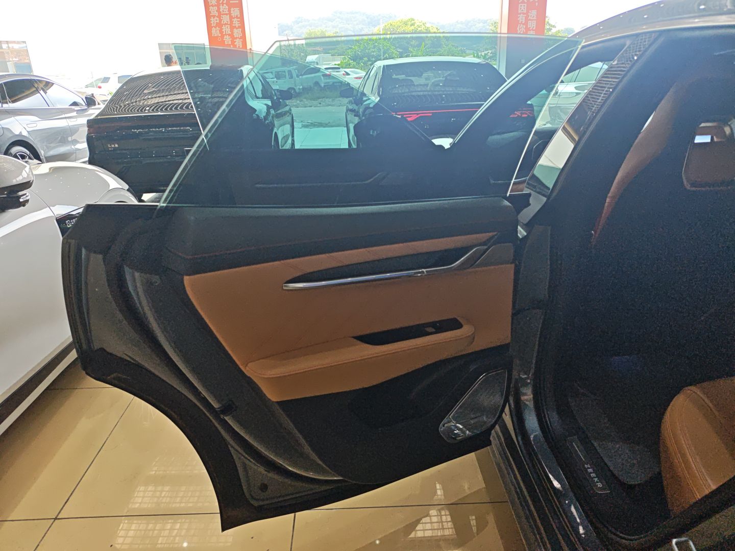 极氪001 2022款 长续航双电机 WE版