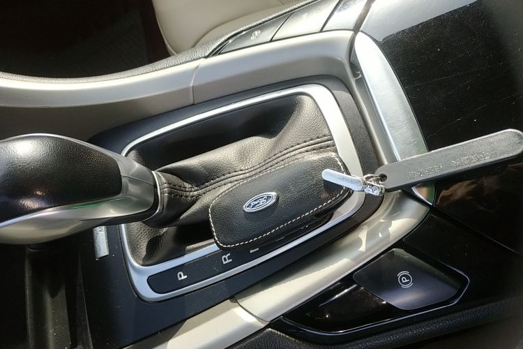 福特 蒙迪欧 2013款 2.0L GTDi240旗舰型中控内饰7001