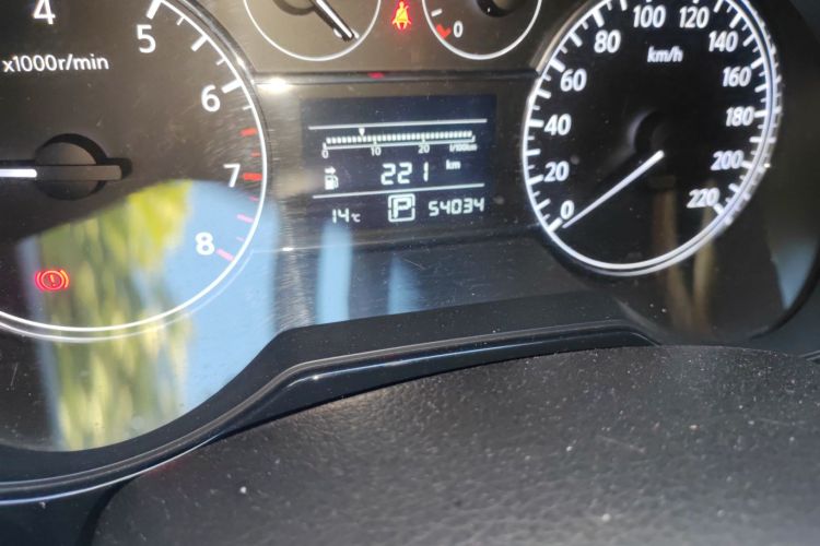 日产 骐达TIIDA 2013款 1.6L CVT酷咖版中控内饰15