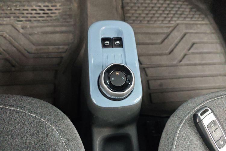 吉利银河 2023款 熊猫mini 200km 耐力熊中控内饰18