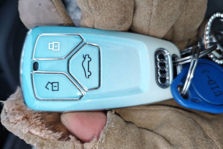 奥迪A4L 2022款 40 TFSI 时尚动感型中控内饰11