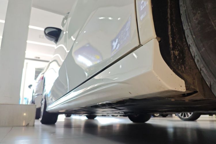 奔驰A级 2022款 改款 A 200 L 运动轿车动感型局部细节9002