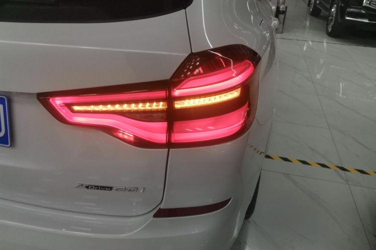 宝马X3 2020款  xDrive30i 领先型 M运动套装车身外观9