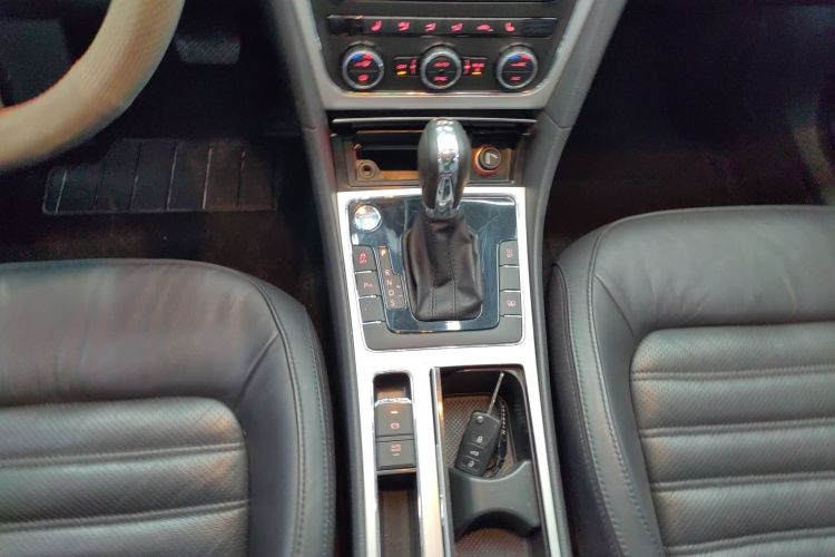 大众 帕萨特 2015款 1.8TSI DSG御尊版中控内饰18