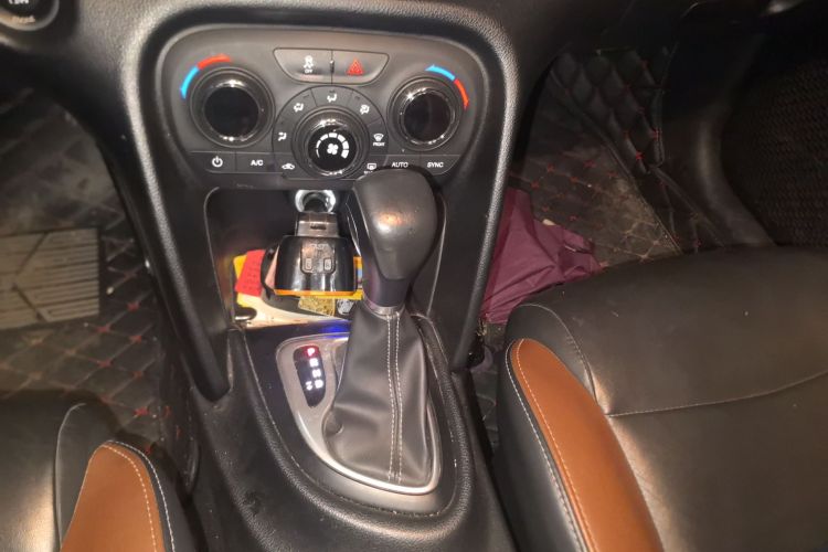 菲亚特 菲翔 2015款 1.4T 自动劲享版中控内饰18