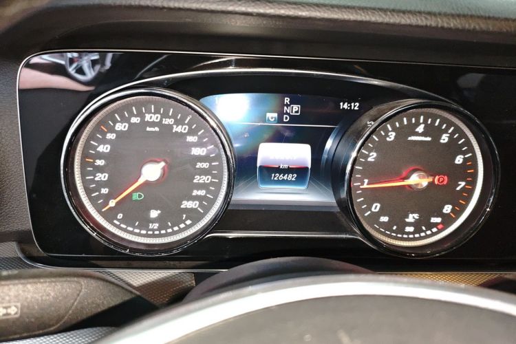 奔驰E级 2017款 E 200 运动型中控内饰14