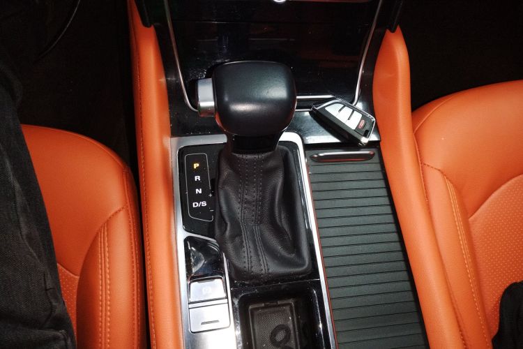 荣威RX8 2019款 30T 两驱超群旗舰版中控内饰18