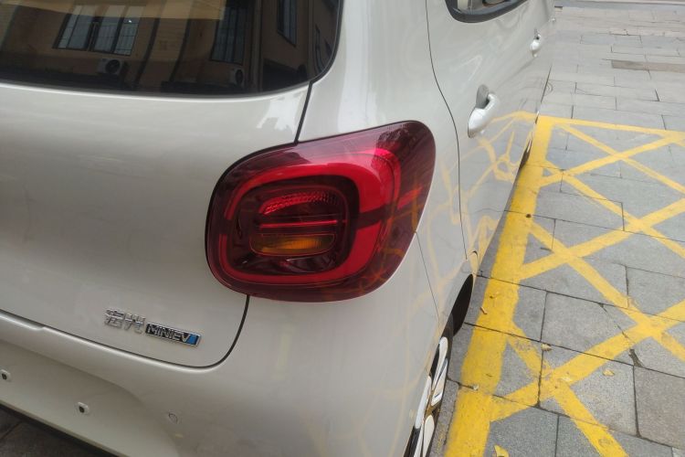 五菱汽车 宏光MINIEV 2025款 四门版 臻享+款车身外观9