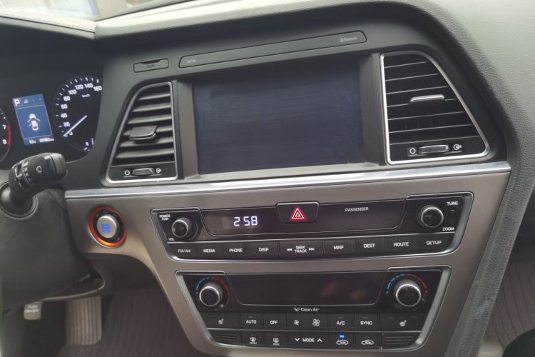 现代 索纳塔 2015款 1.6T GLS智能型局部细节16