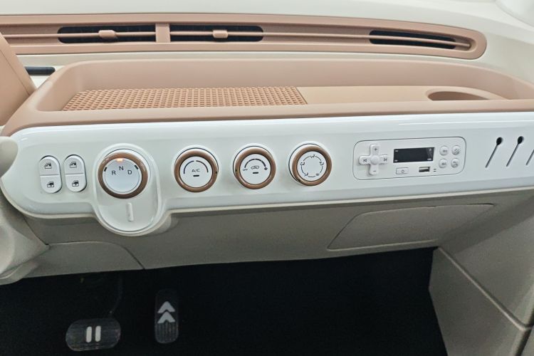 奔腾小马 2026款 222km 炫彩马中控内饰16